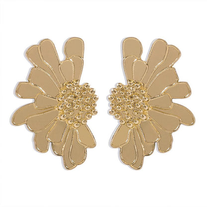 E8418 Stud Earrings Retro Alloy Flower Stud Earrings Feminine Pattern Flower Earrings