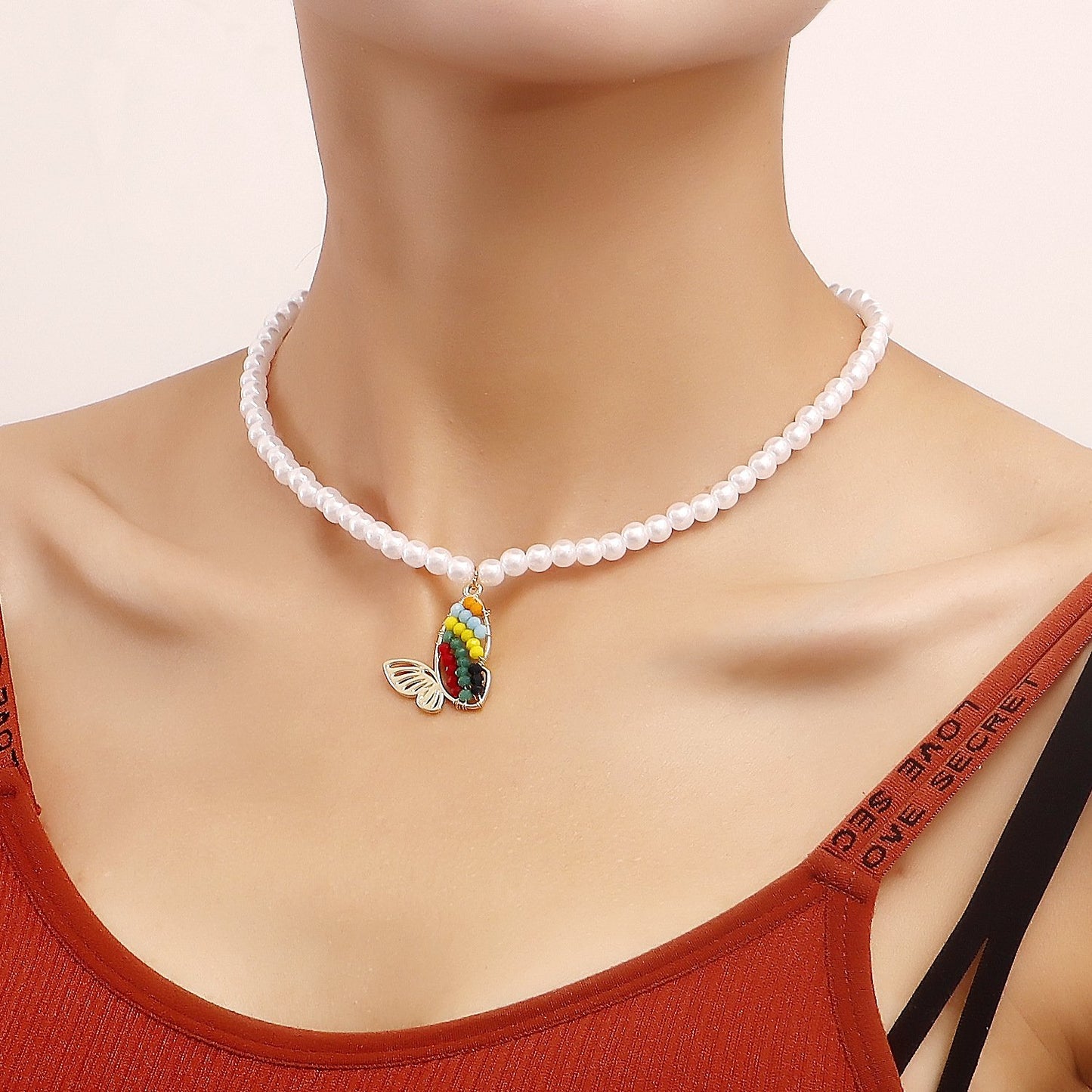 Jewelry Color Butterfly Natural Imitation Pearl Clavicle Chain Women's Exquisite Fashion High-end Design Necklace