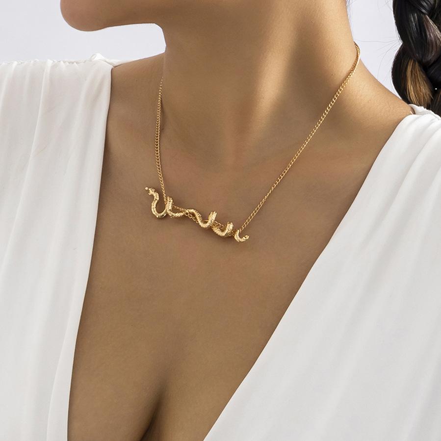 Jewelry Personality Niche Winding Snake Necklace Female Design Sense Metal Chain Clavicle Necklace