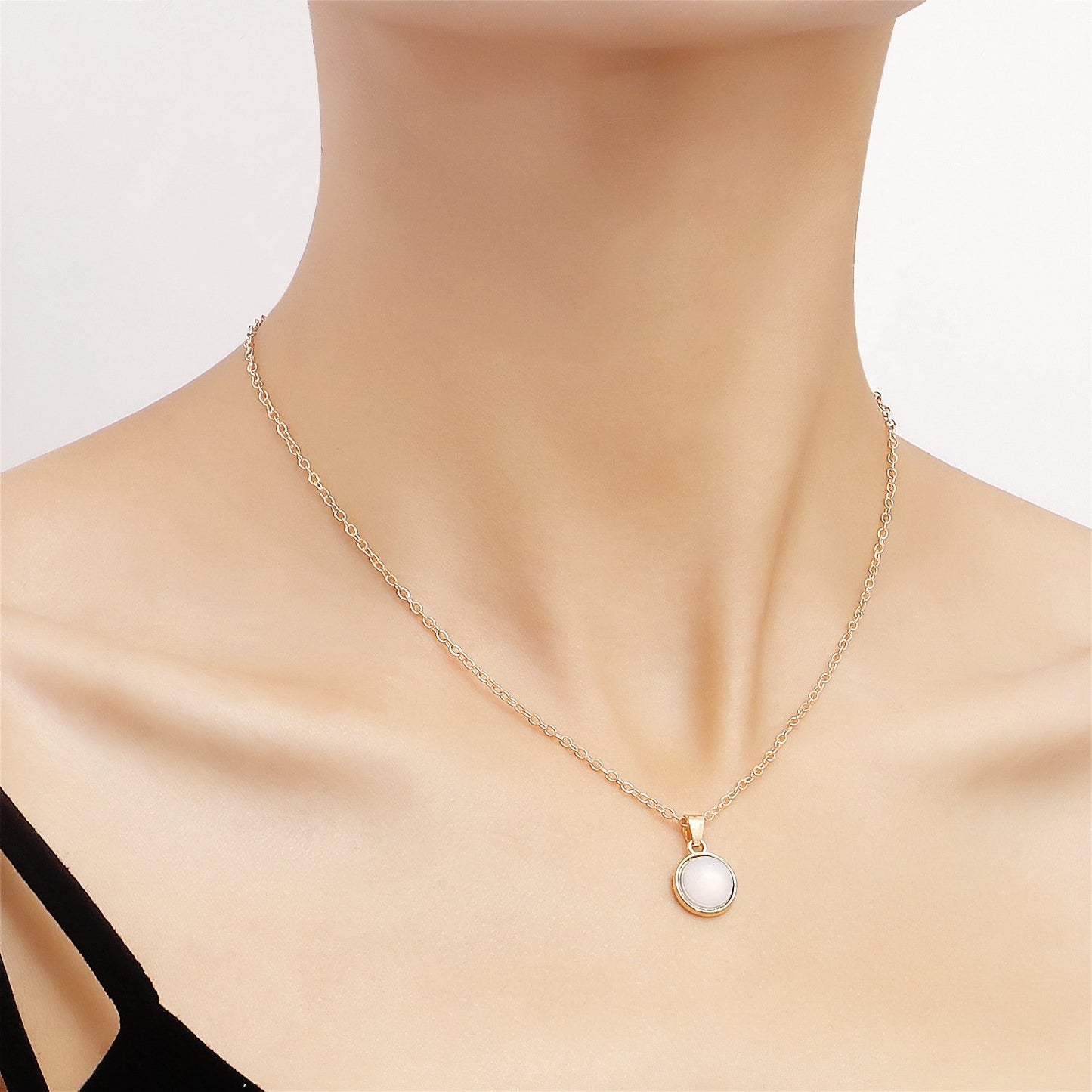 Jewelry fashion trend stacking mix and match ins retro sun god disc design white shell necklace