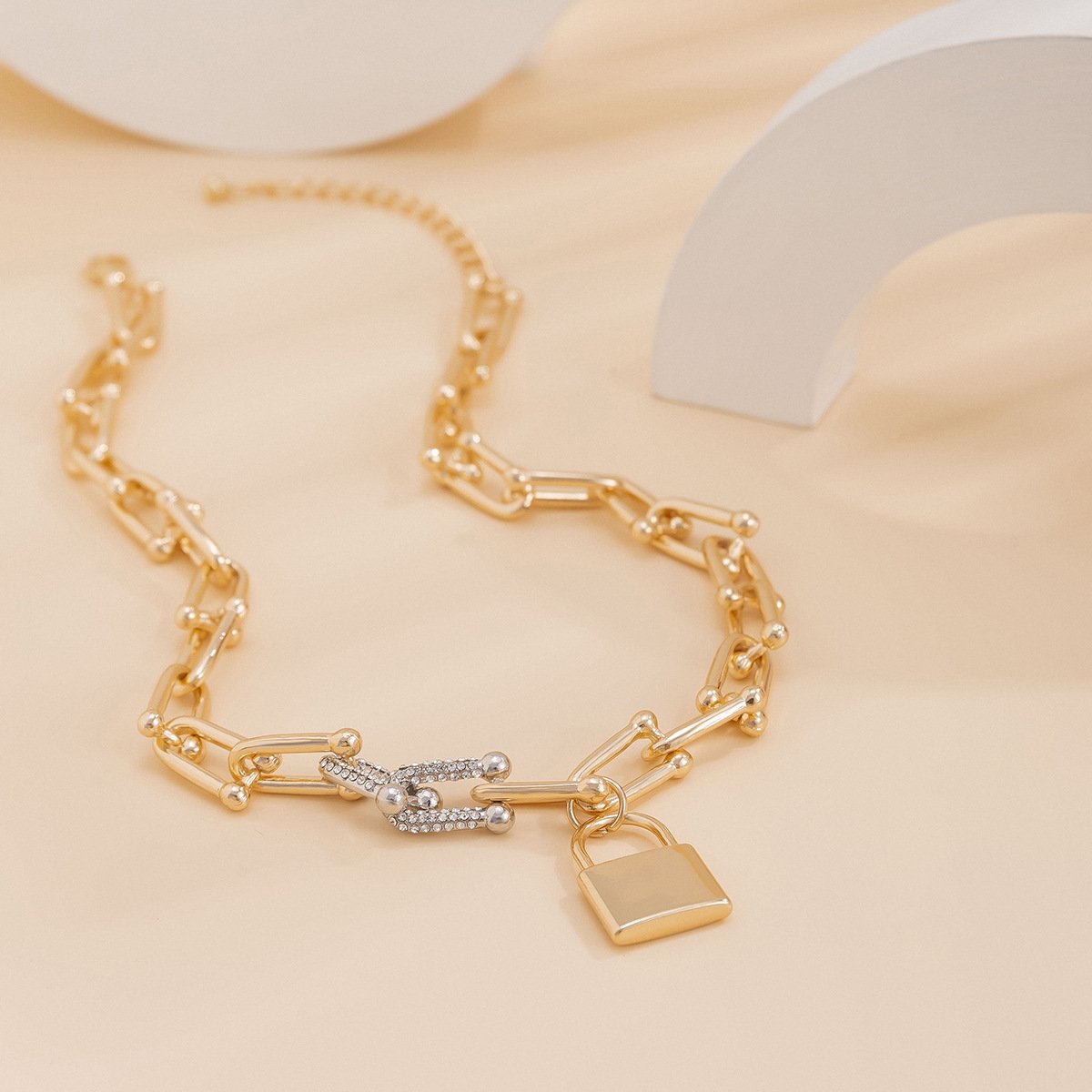 Jewelry Hollow Stitching Gold Geometric Necklace Mixed Color Full Diamond U-shaped Buckle Chain Lock Necklace Women