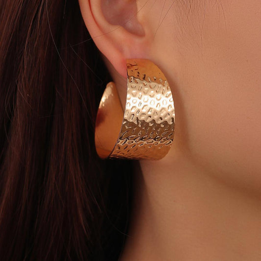 Exquisite fashion versatile personality C-shaped unique metal honeycomb beating pattern ladies earrings