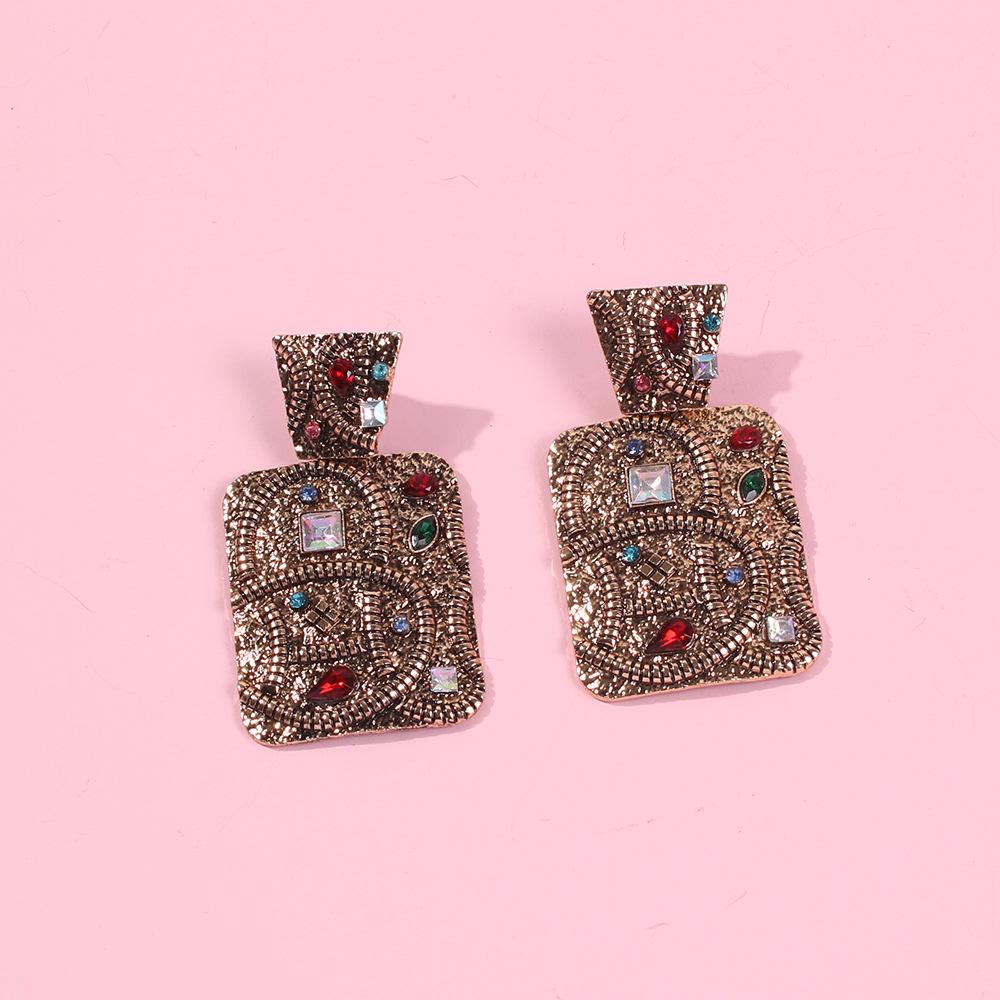 E7479 Magnesium Bottle Shape Creative Earrings Luxury European Court Retro Fashion Earrings Earrings