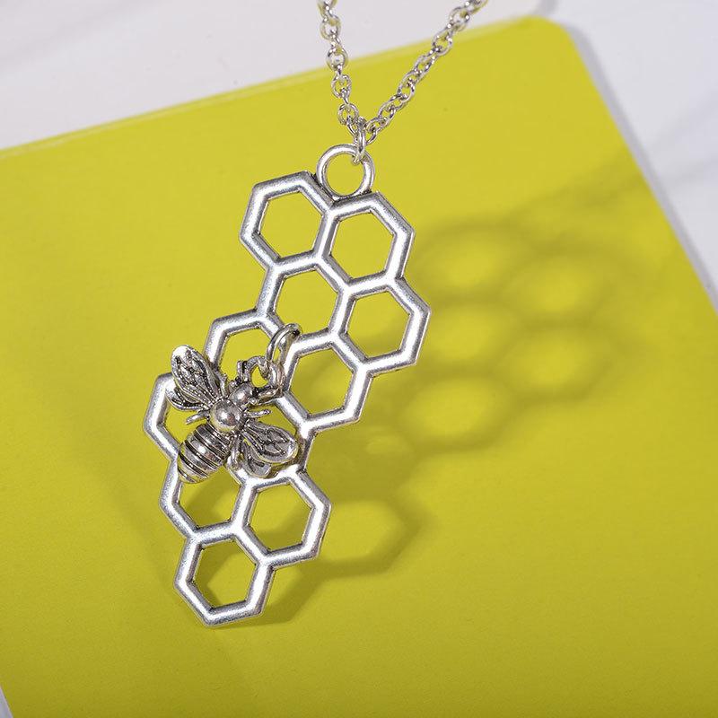 Hexagonal Honeycomb Necklace Fashion Creative Niche Design Bee Clavicle Chain Jewelry