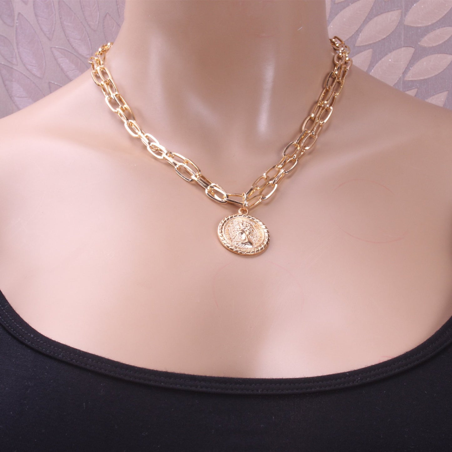 Retro Geometric Portrait Embossed Necklace Female Simple Double Layer Metal Chain Necklace Jewelry