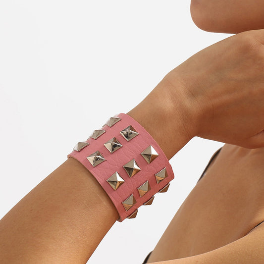 B1749TikTok Exaggerated Rhombus Rivet PU Leather Hand Decoration Punk Night Bracelet