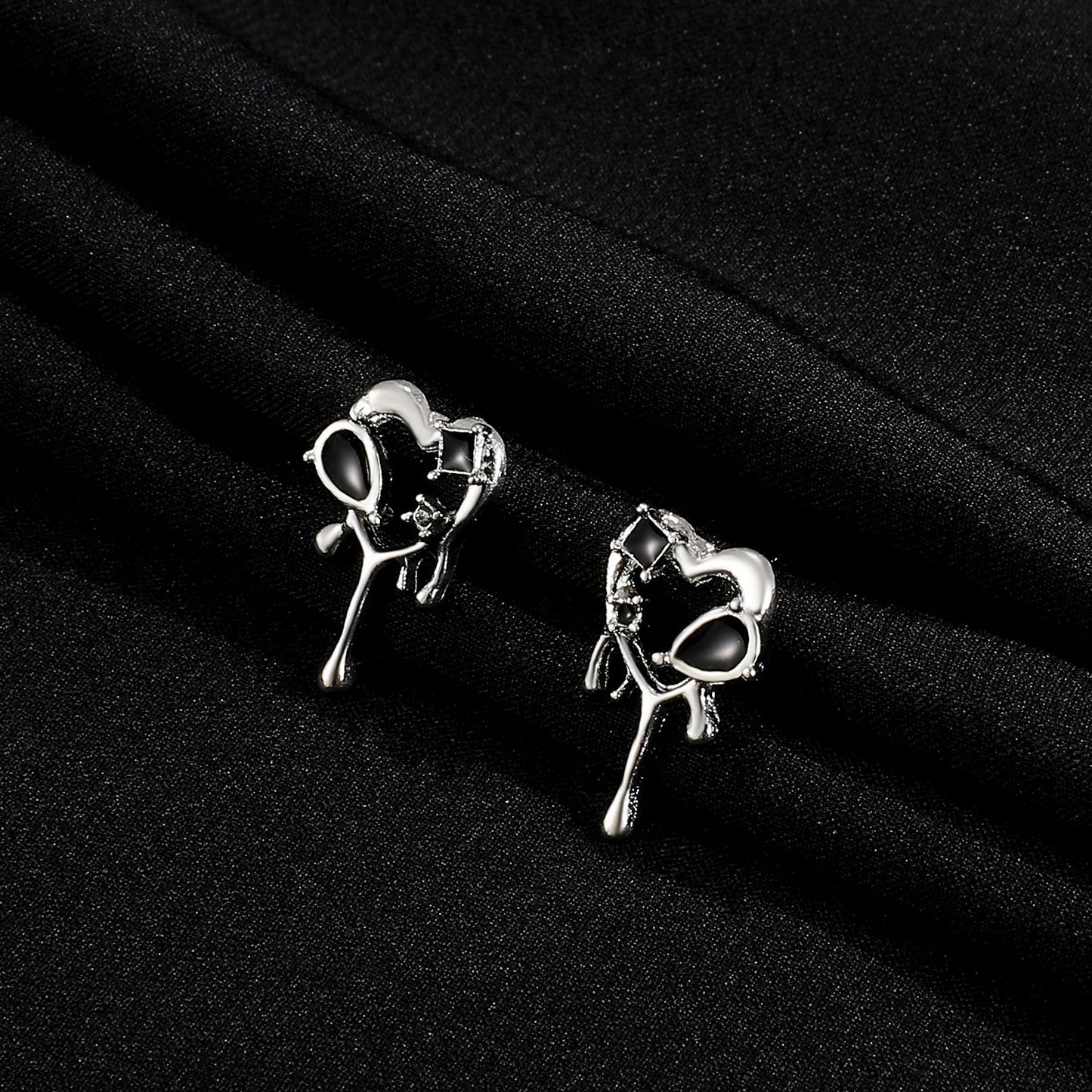 Dark niche design love earrings ins hip-hop sweet cool personality irregular earrings trend fashion earrings female