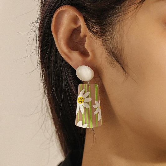 Creative abstract graffiti small daisy flower illustration printing plate earrings acrylic jewelry