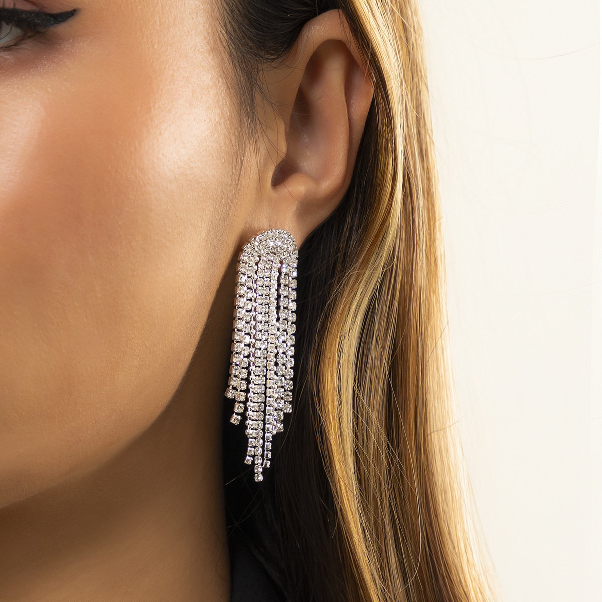 Fashion light luxury flash diamond stud earrings jewelry trend simple rhinestone tassel chain earrings