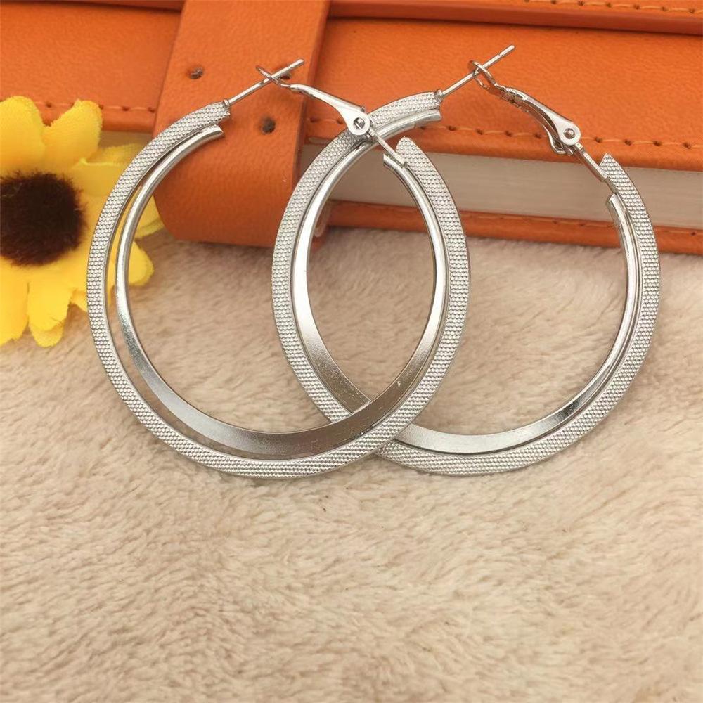 Branded flat hoop earrings circle star earrings female ear hanging fashion earrings