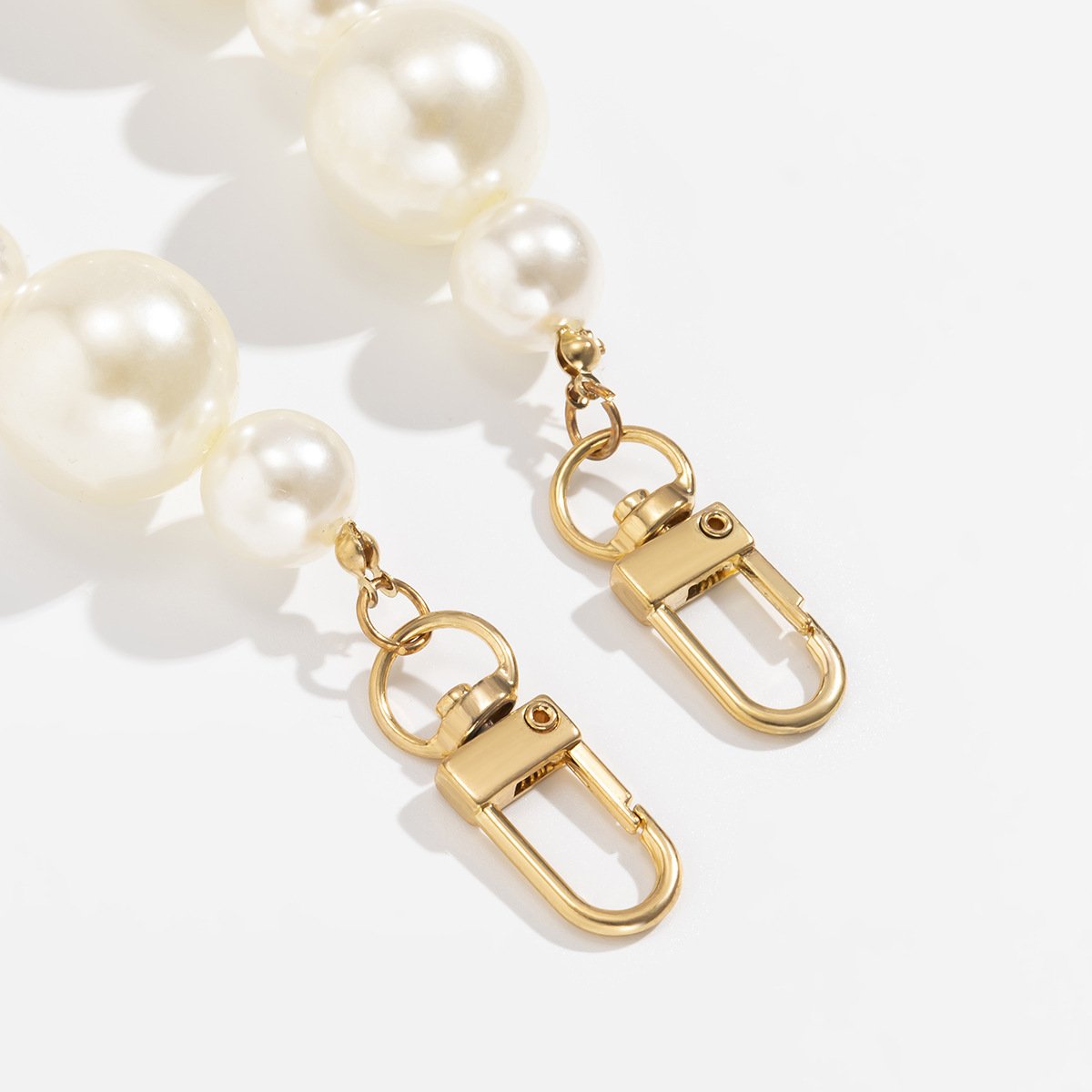 Temperament is simple and indifferent big pearl bag chain workplace fashion beaded metal handbag decoration
