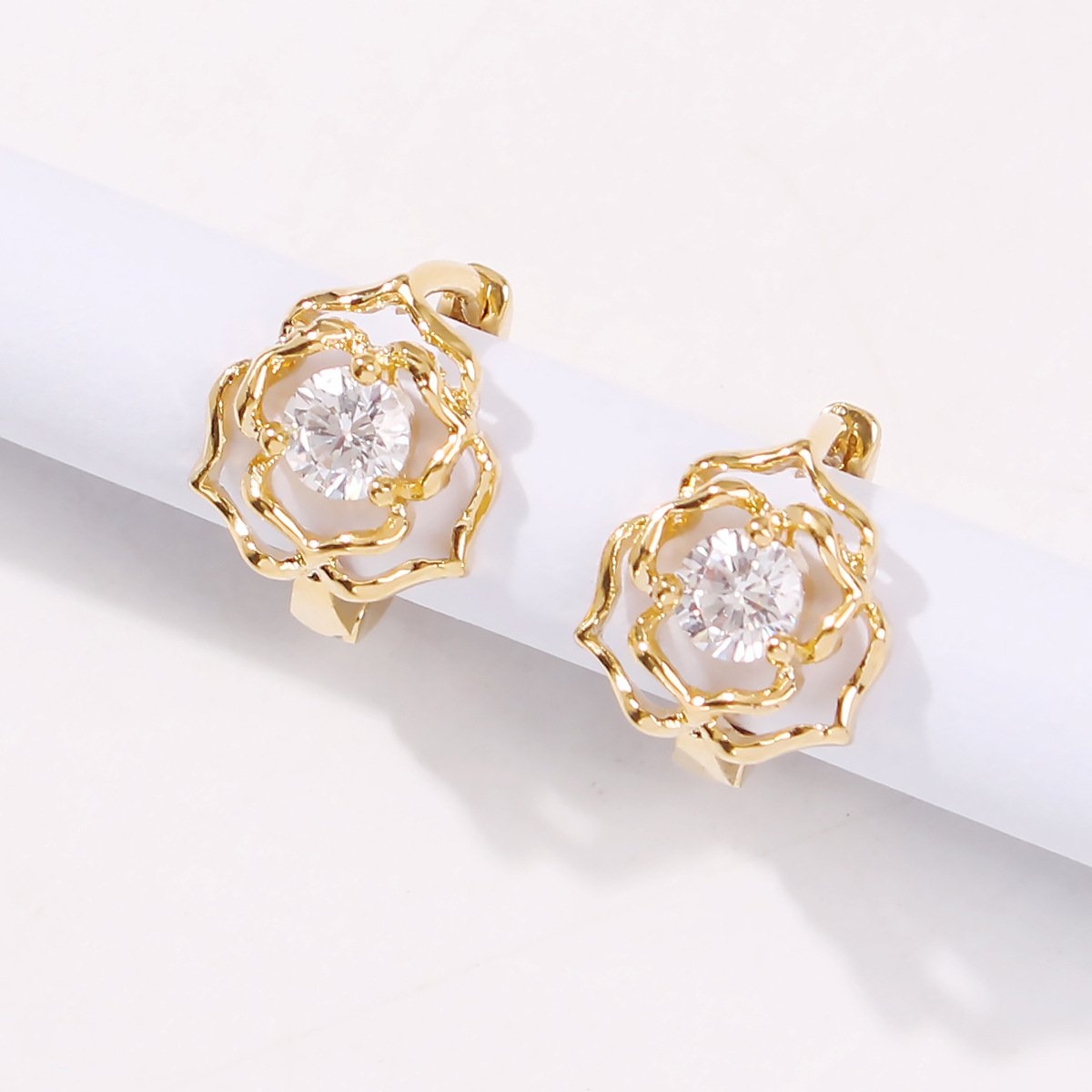 E8429 Jewelry Simple Rose Copper Zircon Earrings Personality Commuting Cold Earrings Earrings