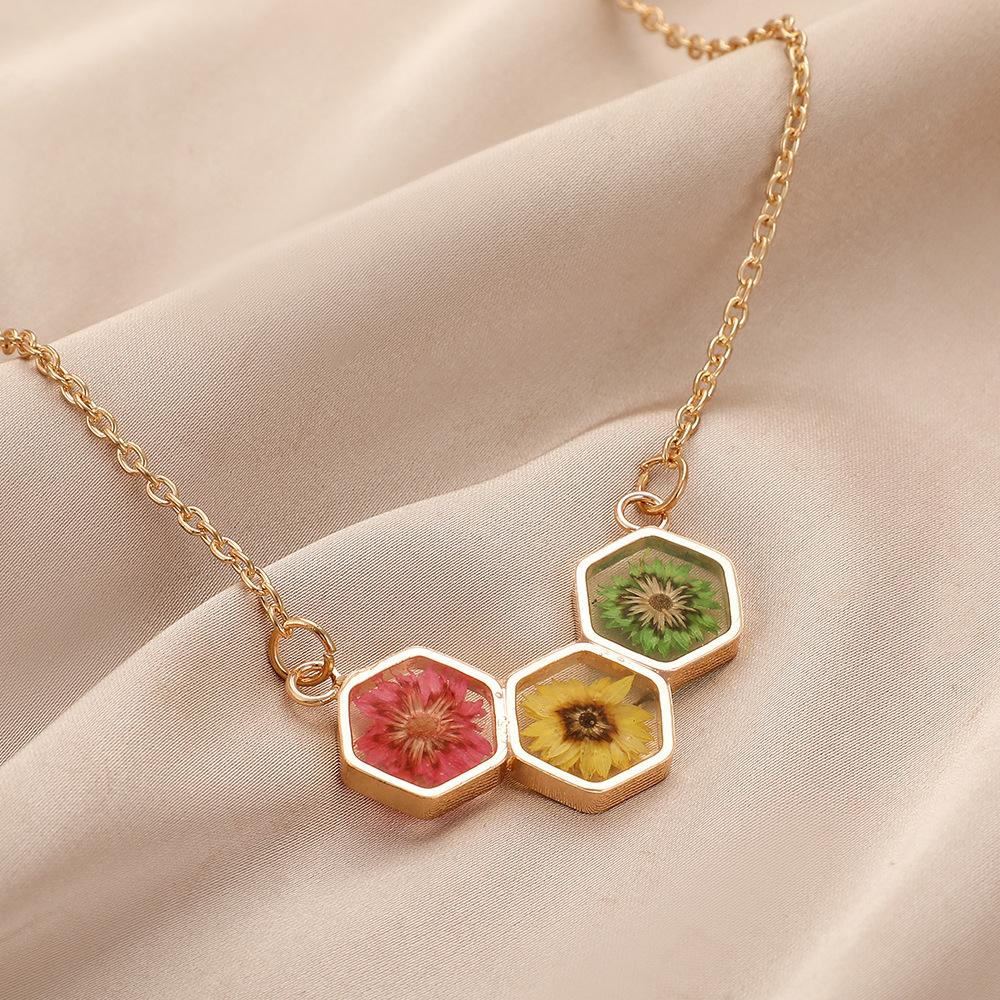 Dried Flower Resin Stitching Geometric Pendant Necklace Ladies Necklace Jewelry