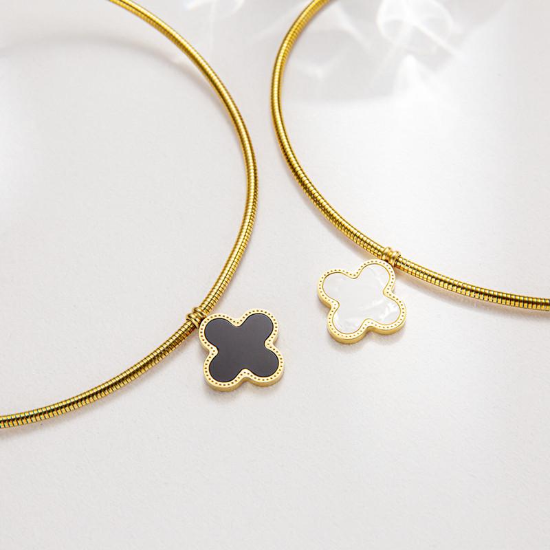 Niche design girl titanium steel lucky four-leaf clover necklace fashion high-quality black and white double-sided four-leaf clover necklace