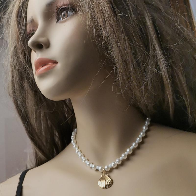 Jewelry Retro Scallop Lock Shaped Bead Necklace Temperament Simple Geometric Pearl Shell Necklace Female