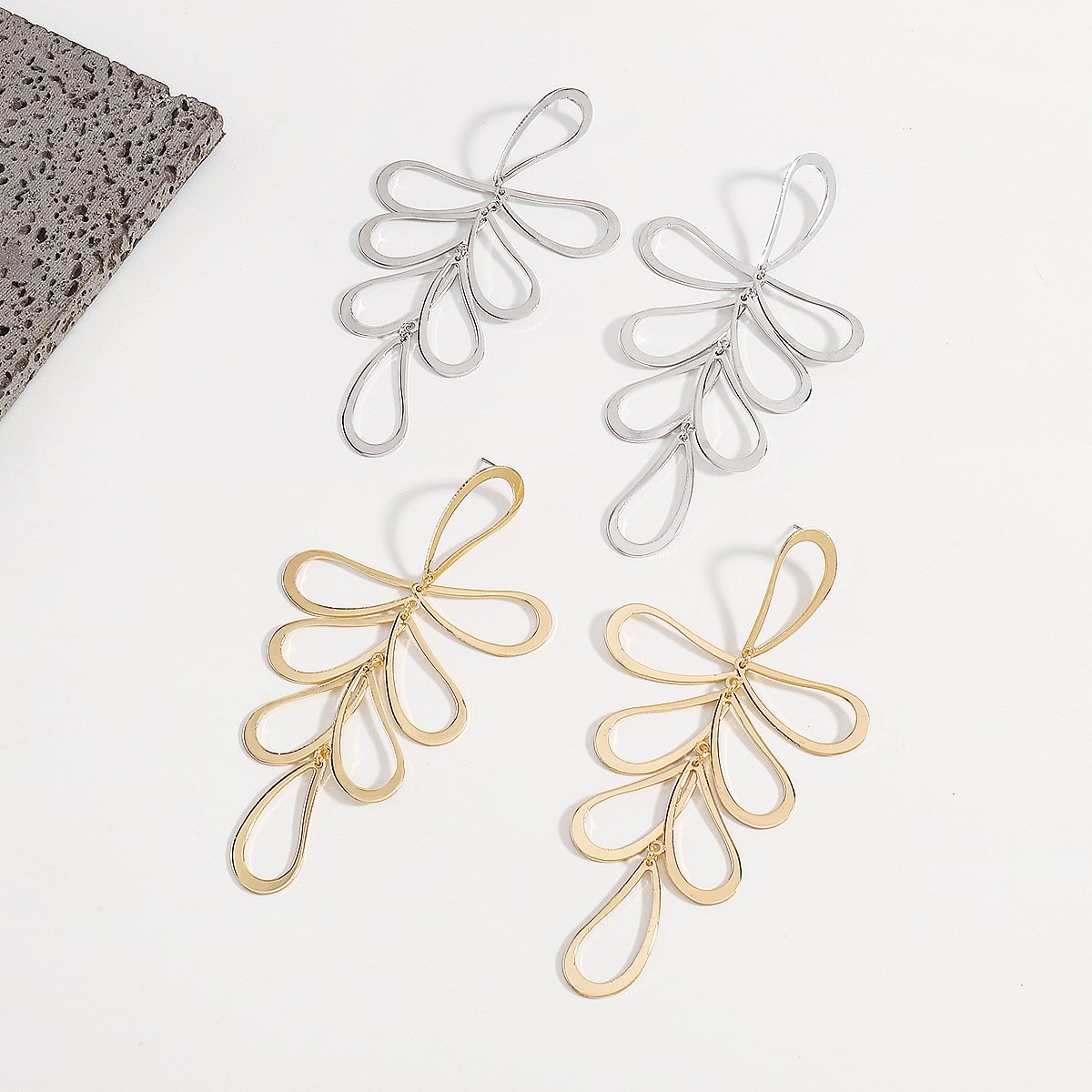 E1197 jewelry simple metal hollow geometric earrings light luxury cold temperament earrings