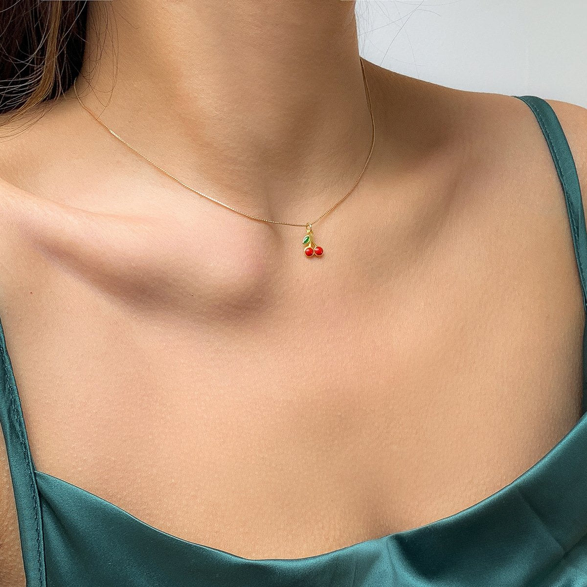 Sweet and simple dripping oil small cherry pendant necklace versatile metal chain clavicle necklace choker