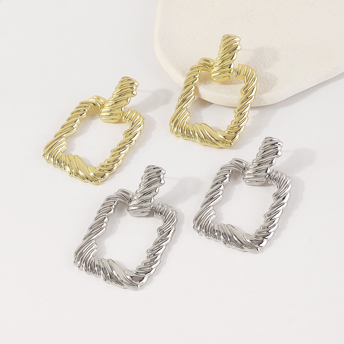 E186 Exaggerated Retro Metal Square Fashion Earrings Cold Thread Atmospheric Earrings Women