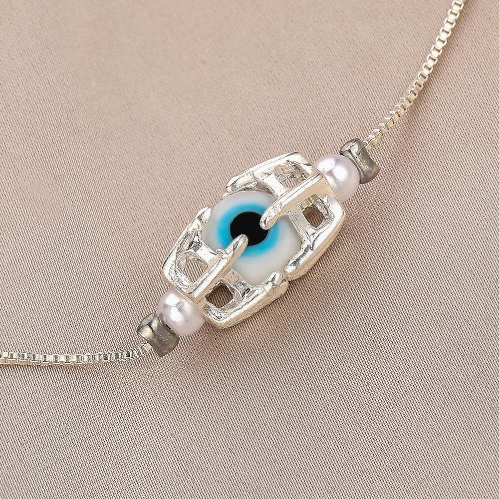 Simple personality trend hands hug eyes necklace style beautiful creative temperament clavicle chain necklace female