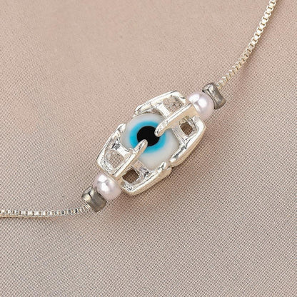 Simple personality trend hands hug eyes necklace style beautiful creative temperament clavicle chain necklace female