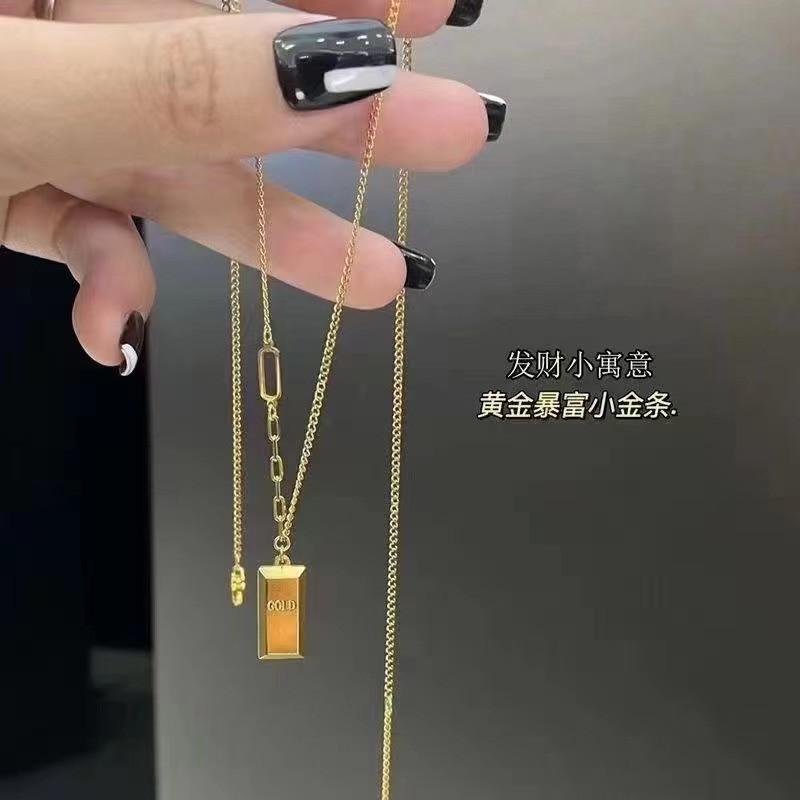 Lucky and rich small gold bar square brand necklace women's light luxury niche titanium steel clavicle chain year tide does not fade