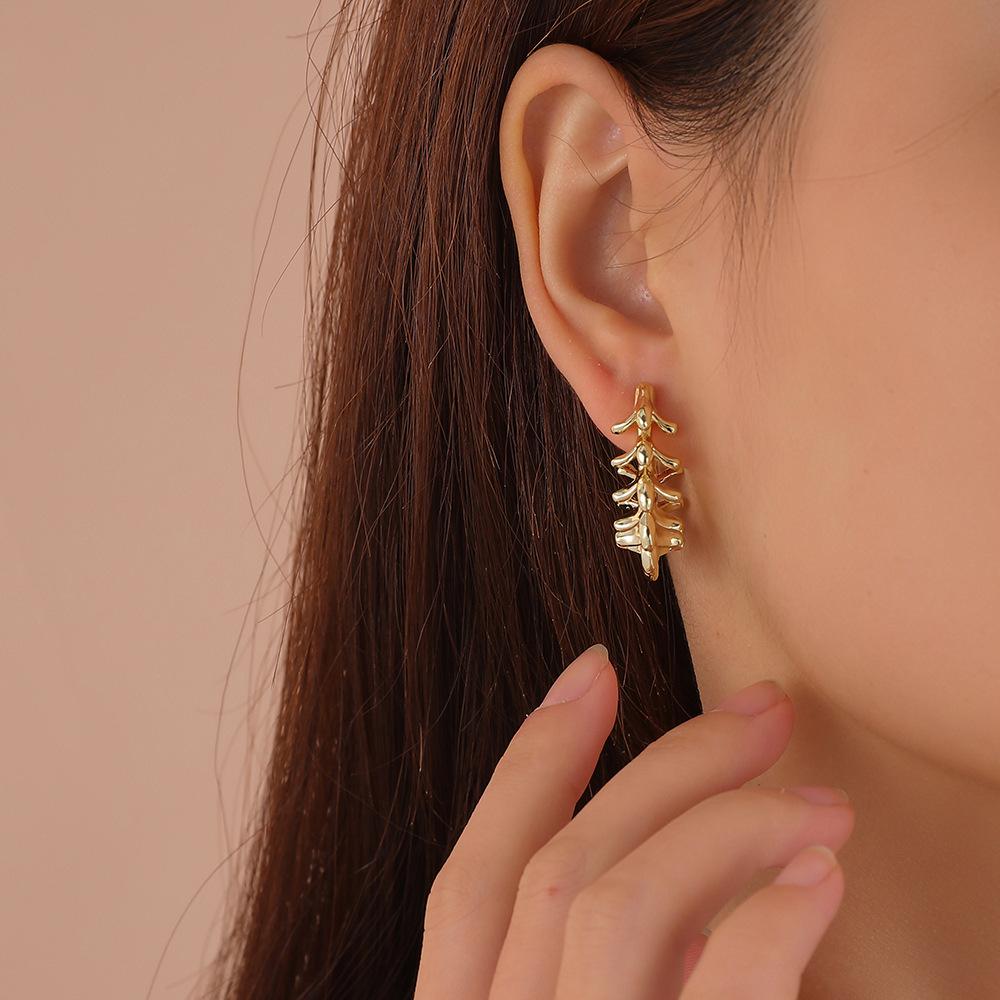National fashion fashion creative C-shaped earrings semi-arc exaggerated keel earrings versatile geometric earrings