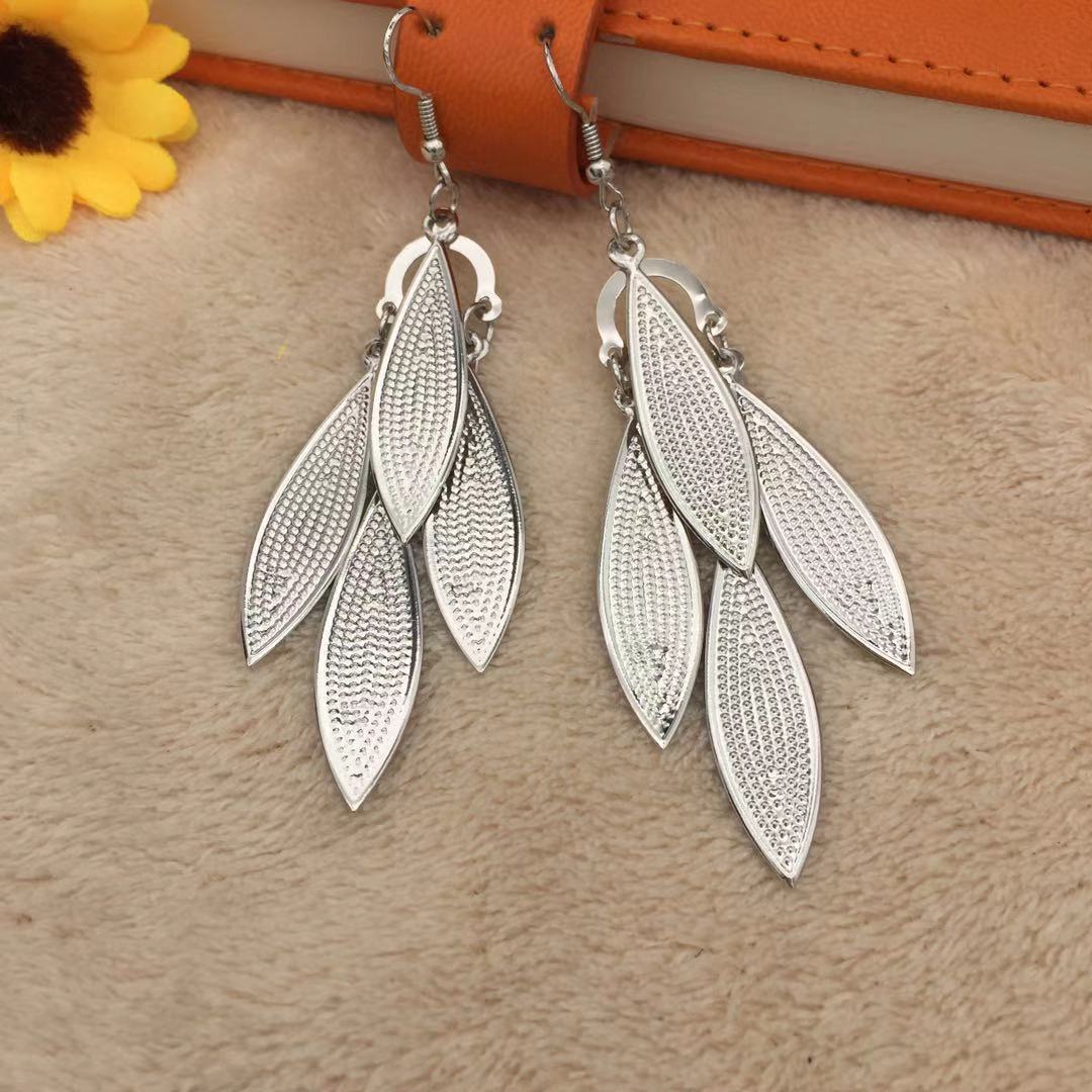 Fashion Simple Four Leaf Thread Shiny Earrings Christmas Lady Ornaments