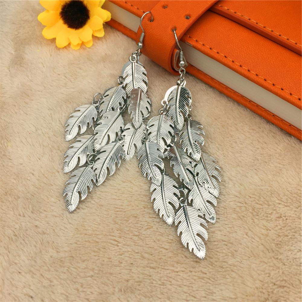 Direct Supply Fashion Metal Sheet Banana Leaf Ladies Earrings Pop Earrings