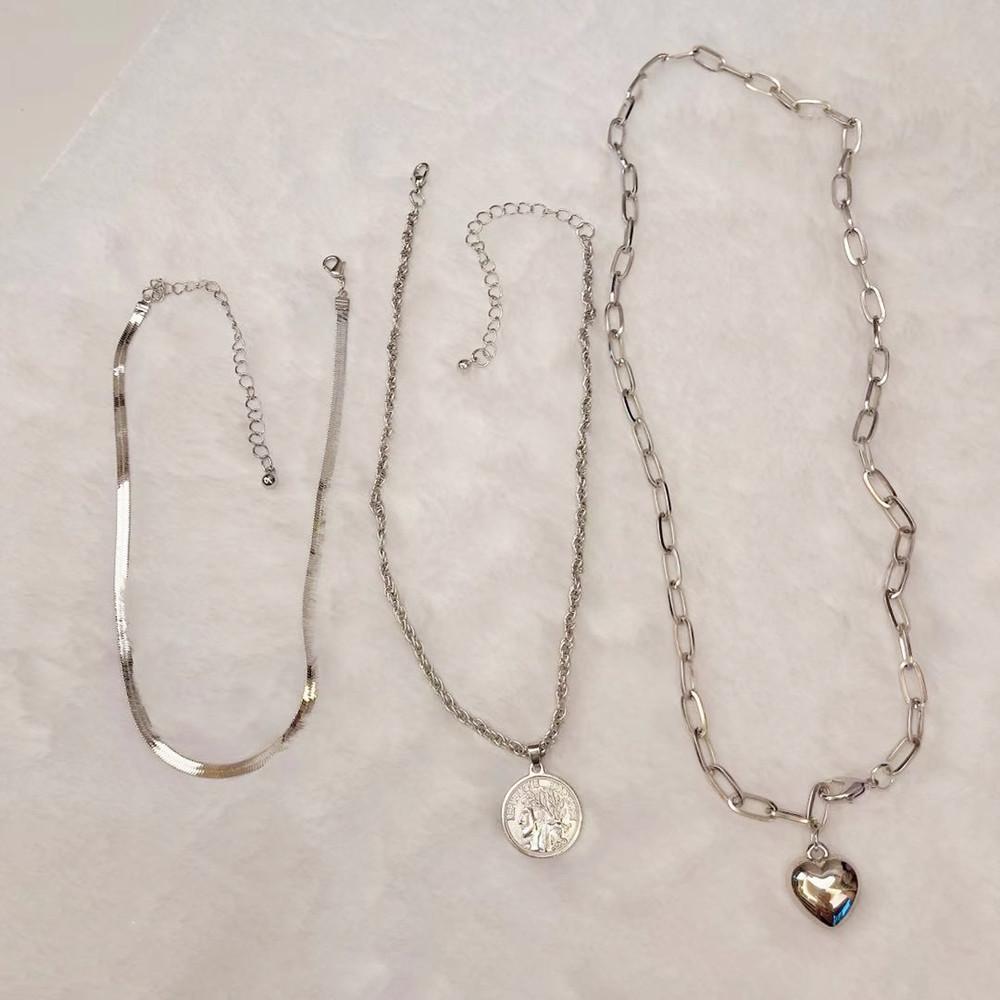 Necklace Retro Temperament Portrait Round Card Necklace Female Simple Peach Heart Metal Chain Three Layers Necklace
