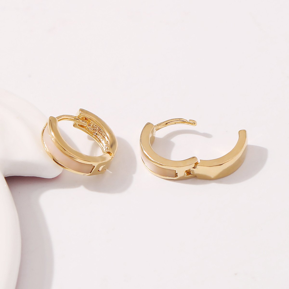 E8437 Minority Geometric Indifferent Earrings Women's Simple Brass Color Preserving Personality Commuting Earrings Earrings