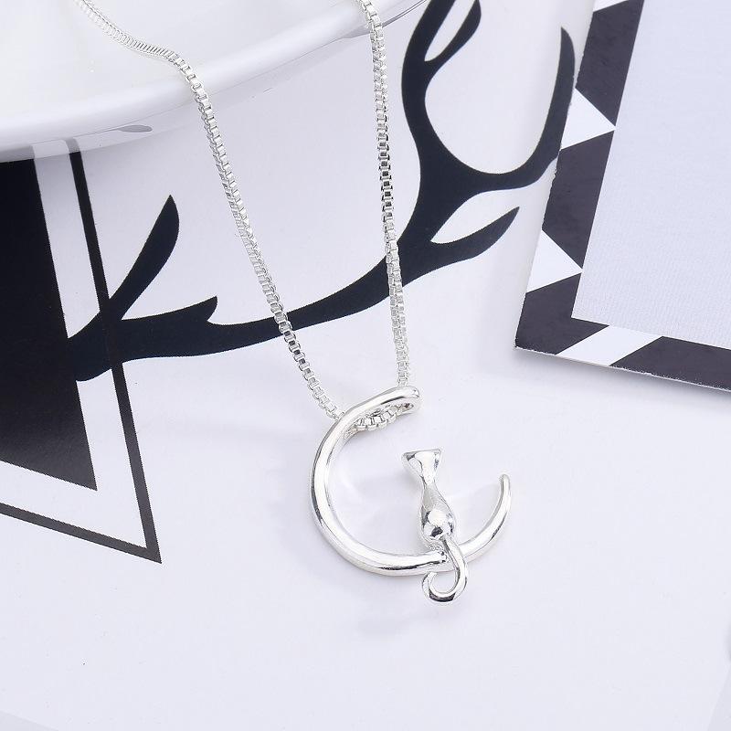 Simple Temperament Cute Moon Cat Necklace Exquisite Animal Pendant Clavicle Chain Jewelry