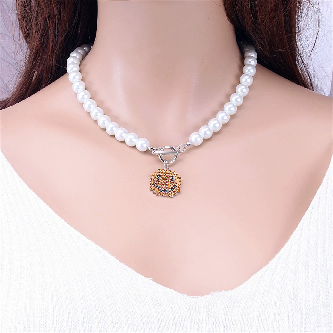 Jewelry personality design crystal smiling face natural pearl OT buckle short necklace ins temperament clavicle chain female