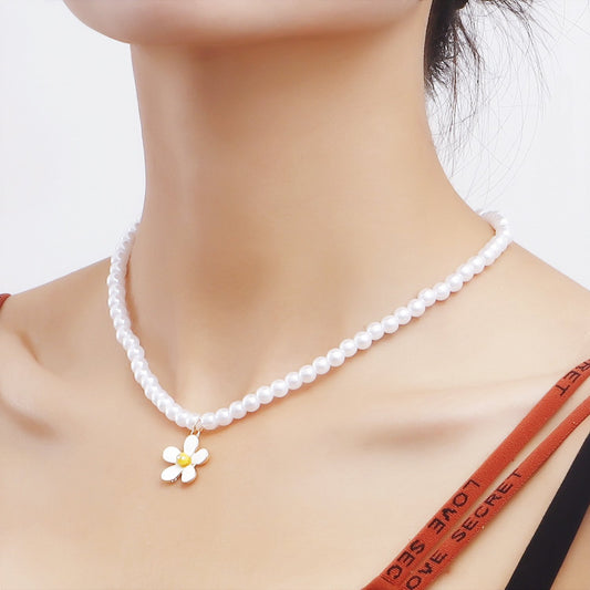 Jewelry Daisy Simple Imitation Pearl Pendant Necklace Niche Design Retro High-end Clavicle Necklace