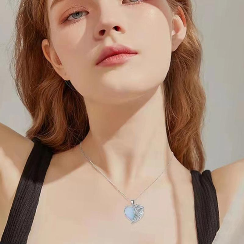 Jewelry Fashion Love Feather Pendant Necklace Female Niche Design Valentine's Day Gift Jewelry