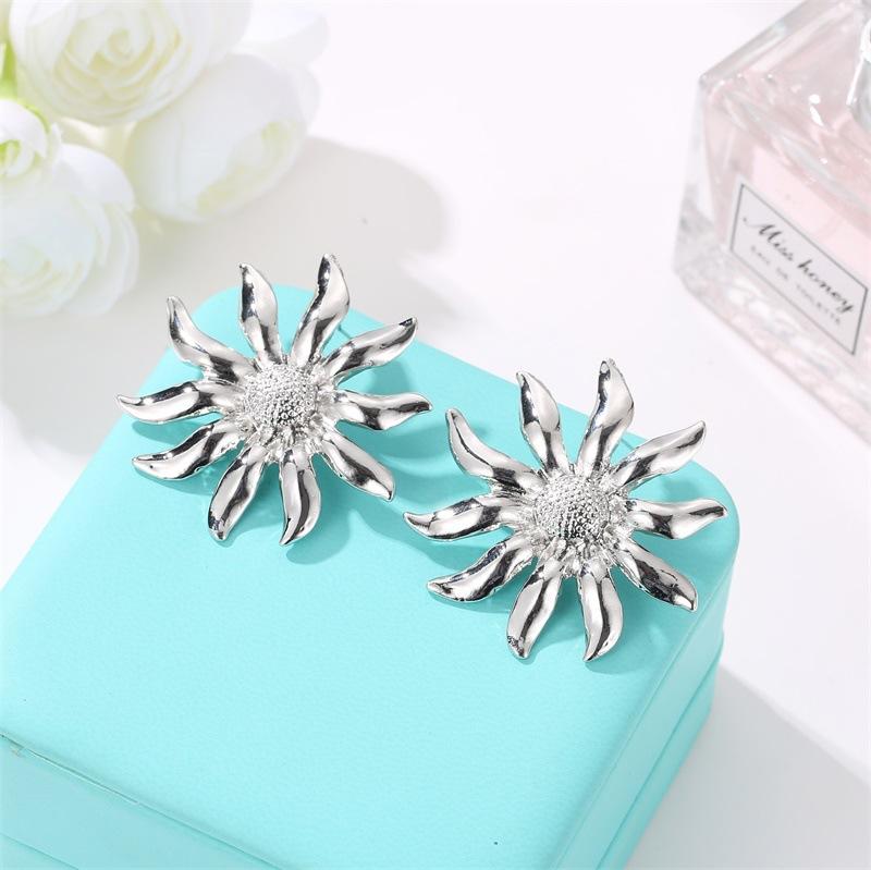 Trendy fashion earrings temperament sunflower earrings elegant sunflower goddess earrings