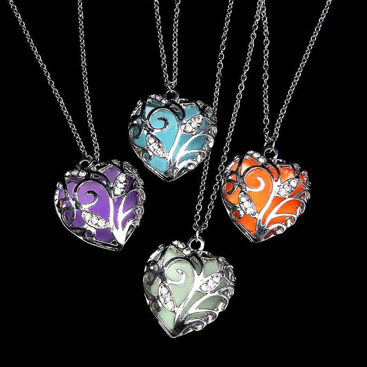 Fashion Hollow Out Luminous Heart Necklace Popular Luminous Pendant Clavicle Chain Jewelry