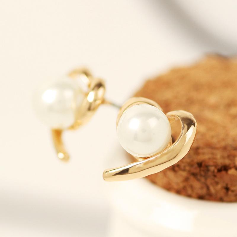 Jewelry lady temperament pearl heart stud earrings 2 yuan earrings