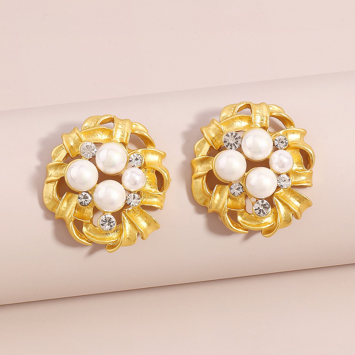 E1191 Xiaoxiang retro old pearl rhinestone earrings French court temperament hollow earrings