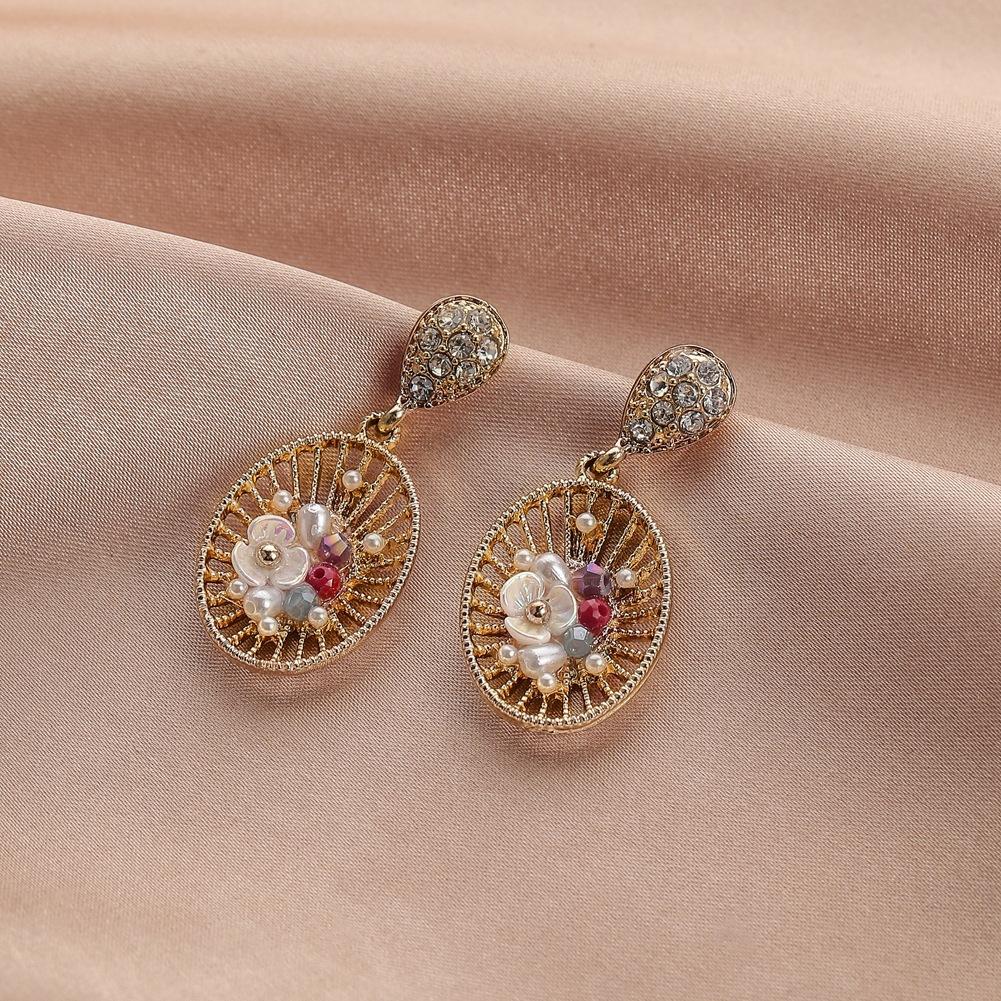 Dongdaemun Retro Oval Hollow Earrings Simple Personality Pearl Gravel Earrings Niche Jewelry