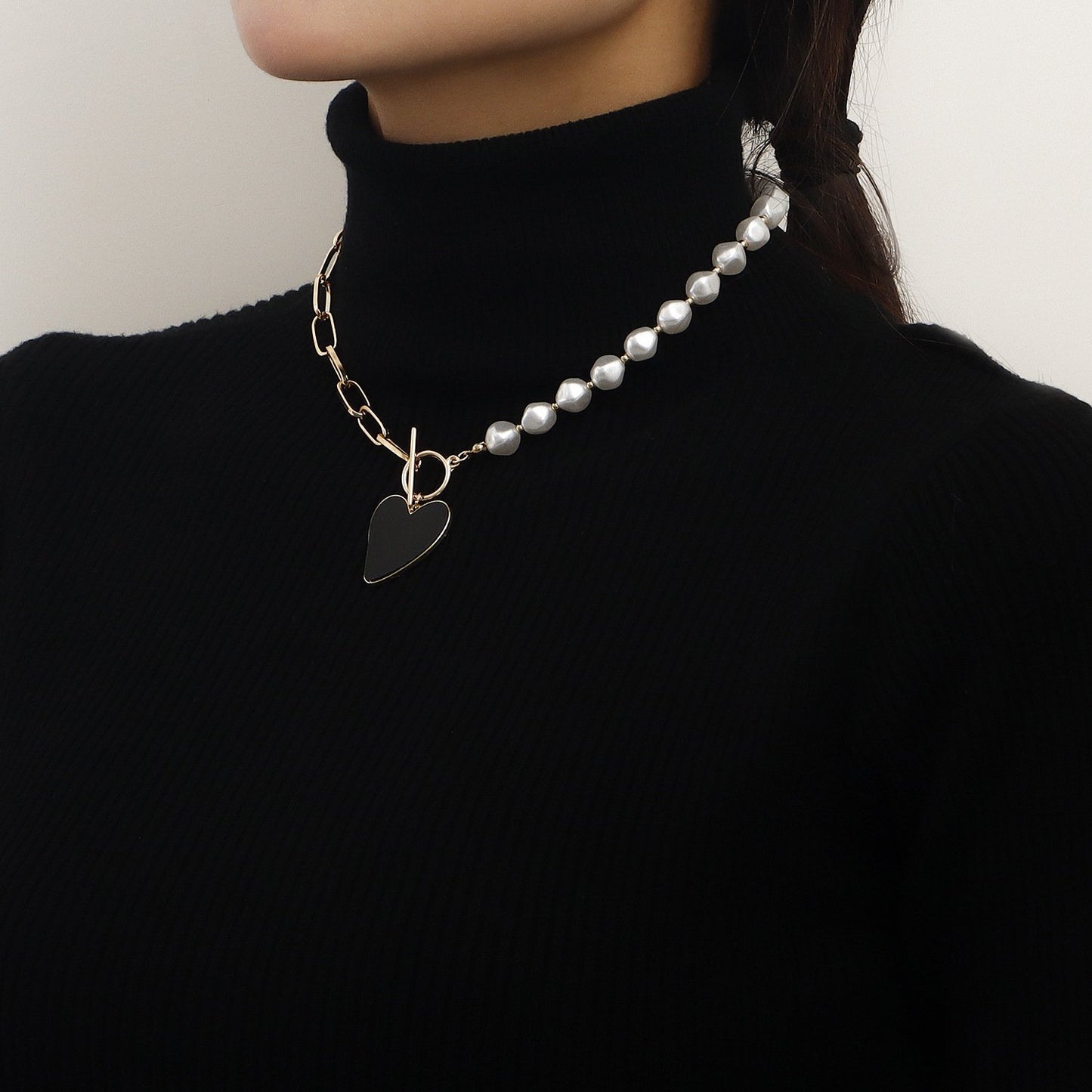 Jewelry fashion heart black mother-of-pearl necklace beaded pearl sweater chain female all-match design sense pendant