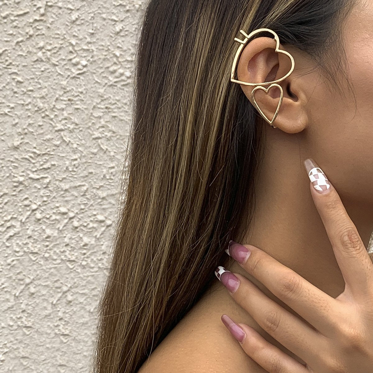 Jewelry simple and cold peach heart-shaped ear bone clip fashion street shooting geometric metal ear hanging earrings
