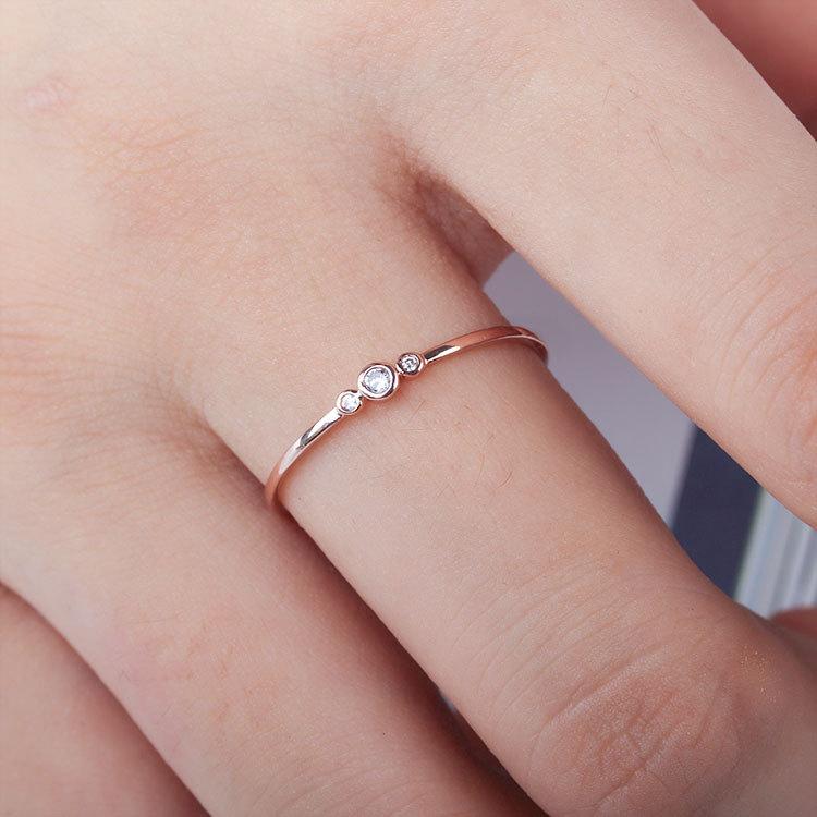 Elegant and simple inlaid three diamond copper zircon knuckle ring jewelry