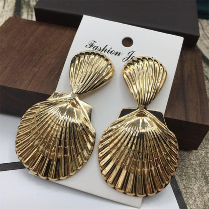 Gold metal scallop earrings exaggerated atmospheric party performance shell earrings