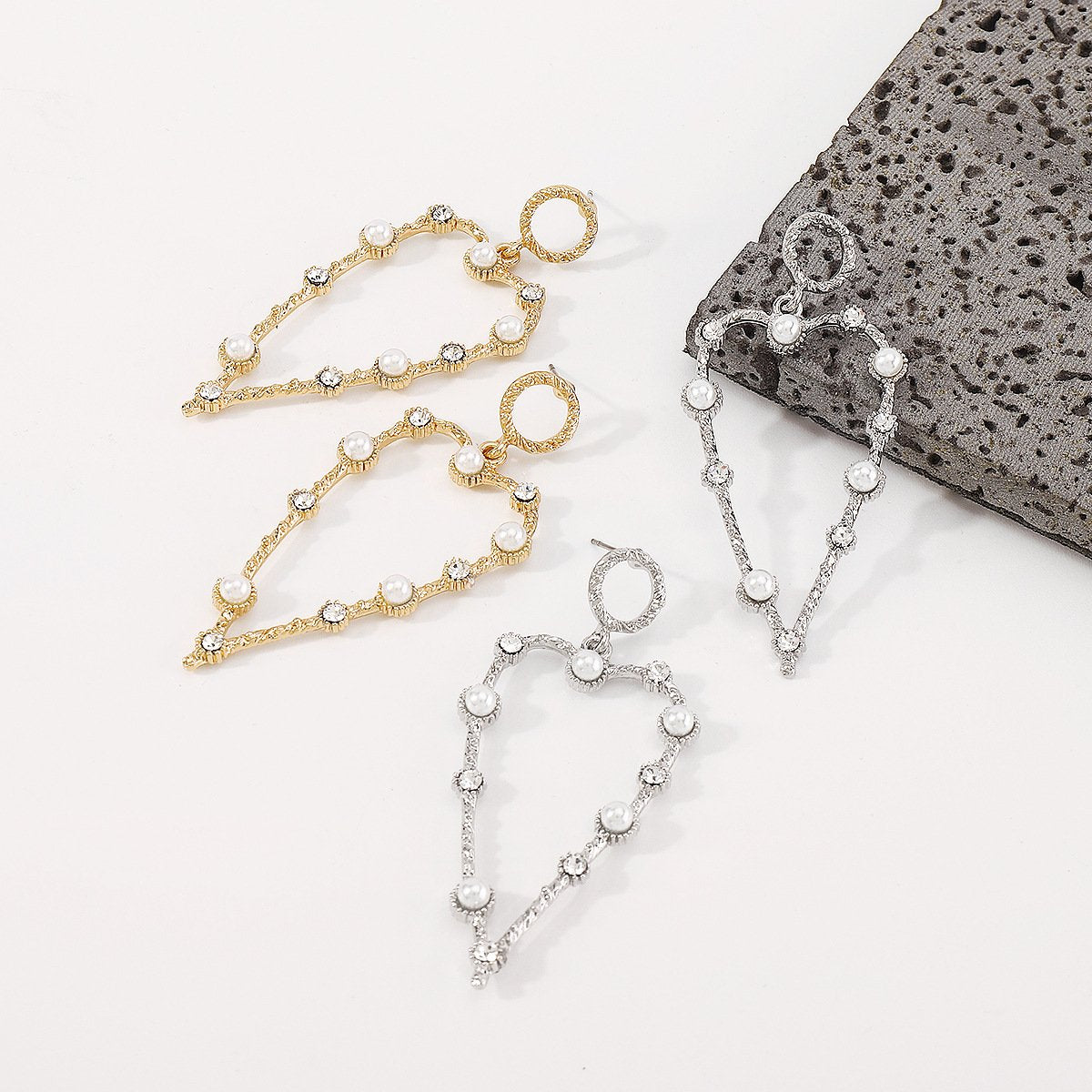 E155 Jewelry Hollow Geometric Love Exaggerated Earrings Imitation Pearl Rhinestone Temperament Earrings Women