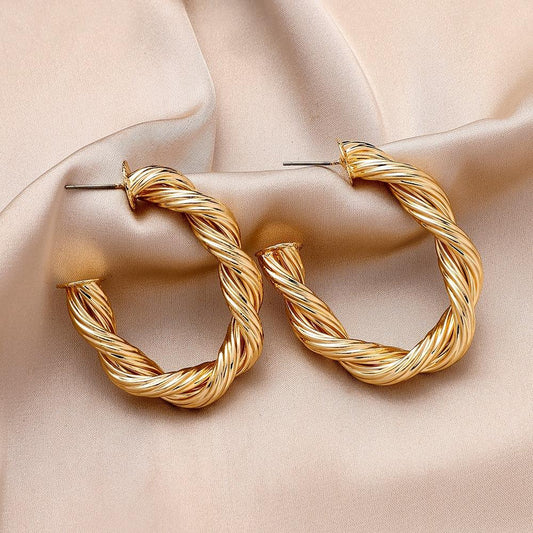 Autumn and winter metal simple C-shaped twist earrings golden geometric temperament ladies earrings