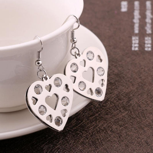 Cute shining heart hollow heart-shaped diamond earrings temperament super flash rhinestone earrings direct supply
