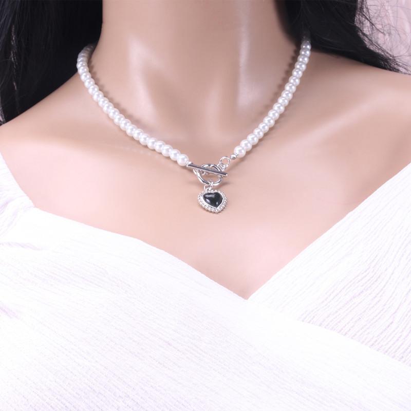 Double-layer titanium steel pearl necklace black love pendant cold temperament can be sweet and salty clavicle chain neck chain trendy