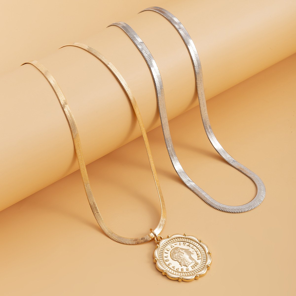 Jewelry Creative Portrait Retro Three-dimensional Necklace Simple Contrasting Color Double Snake Bone Chain Necklace Female