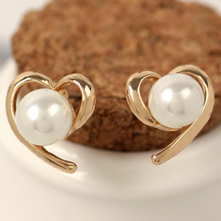 Jewelry lady temperament pearl heart stud earrings 2 yuan earrings