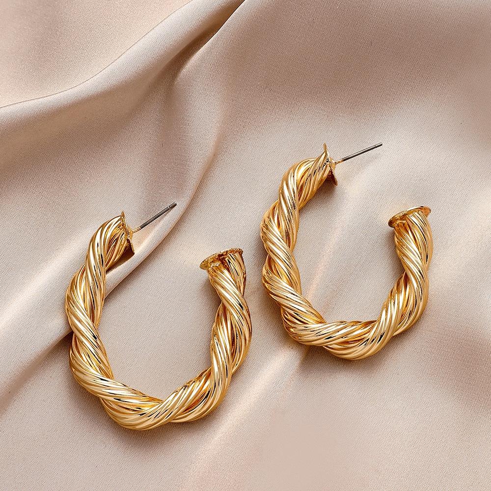 Autumn and winter metal simple C-shaped twist earrings golden geometric temperament ladies earrings